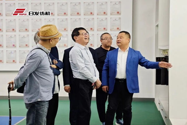 Calorosas boas-vindas à delegação da Associação de Têxteis e Vestuário de Xinjiang em visita à RIFA